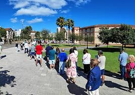 Colas en El Bibio para adquirir las entradas el pasado lunes.