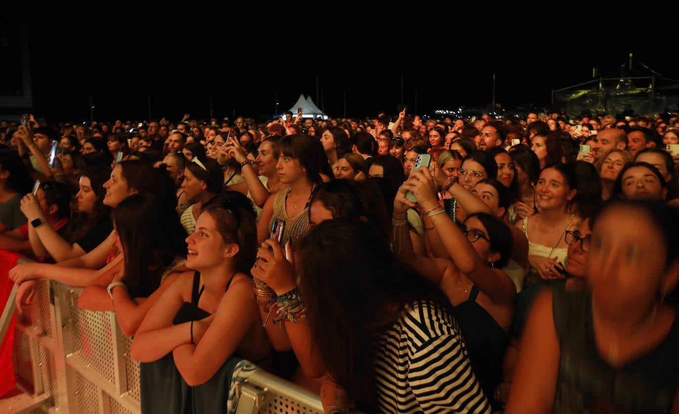 Dani Fernández: «¡Que este concierto dure cien años más!»