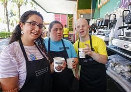 Miriam Núñez, preparadora laboral junto con Lara Vázquez y Andrés Fidalgo.