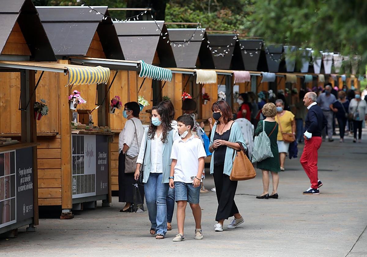Una edición anterior de las casetas de artesanos en San Mateo.