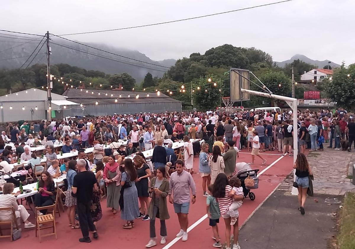 Medio millar de sanrocudos merendaron en el Parque de Pancar.