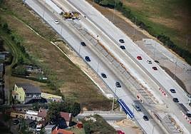 Obras de construcción del tercer carril de la 'Y'.