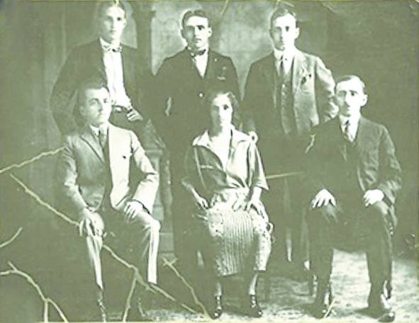 Los seis hermanos Gómez Cuétara que emigraron a México. De pie, Juan, Florencio y Raimundo. Sentados Isaac, Paula y Pedro.