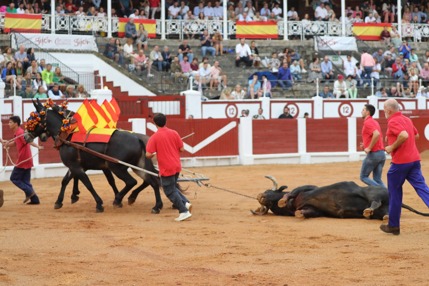 Así fue la primera corrida de la Feria Taurina de Gijón