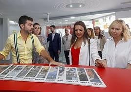 Eduardo Paneque, Carolina López y Sara Álvarez Rouco, en el estand de EL COMERCIO.