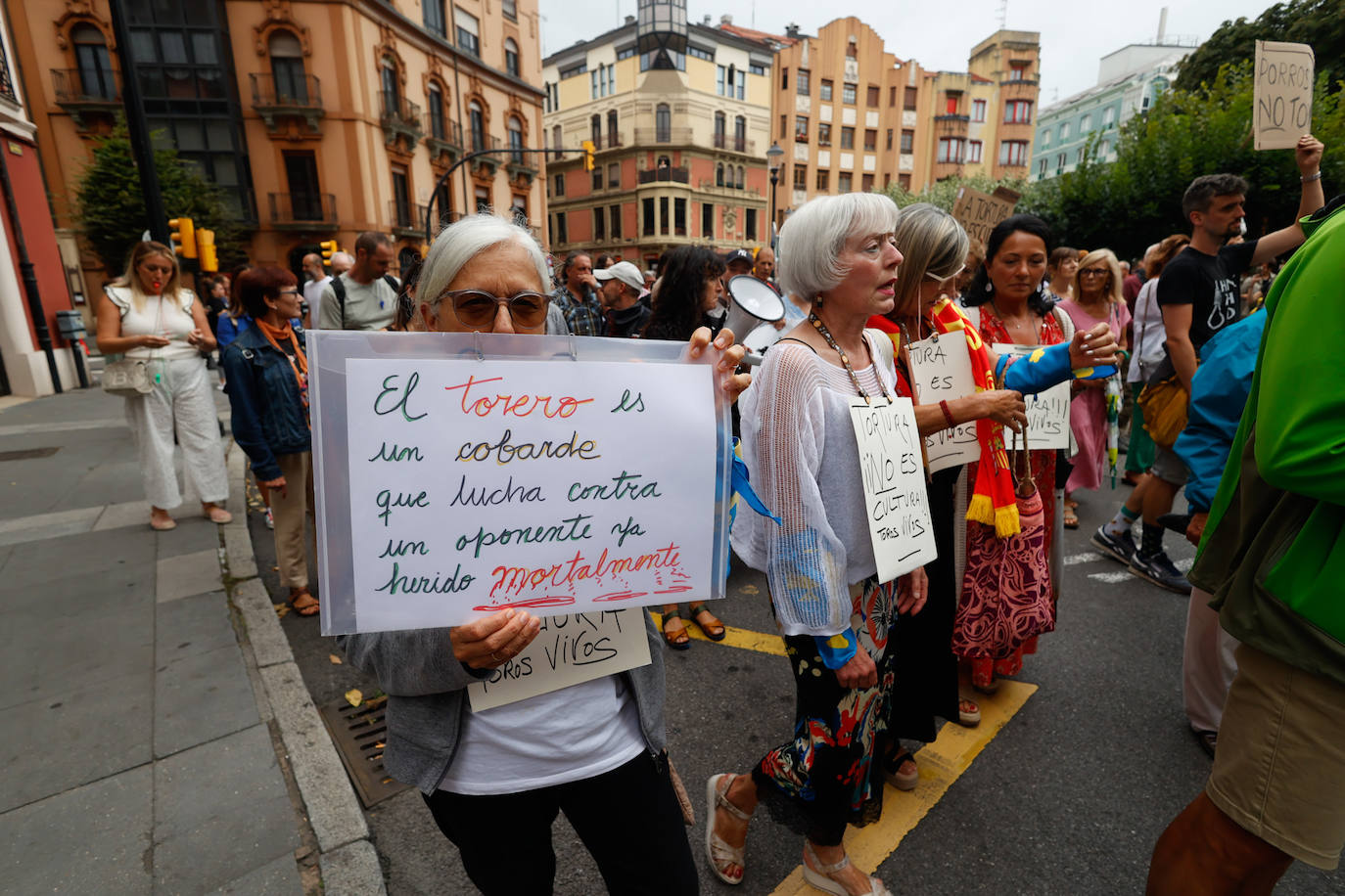 Así ha sido la protesta antitaurina por la Feria de Begoña