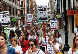 Protesta antitaurina por las calles de Gijón.