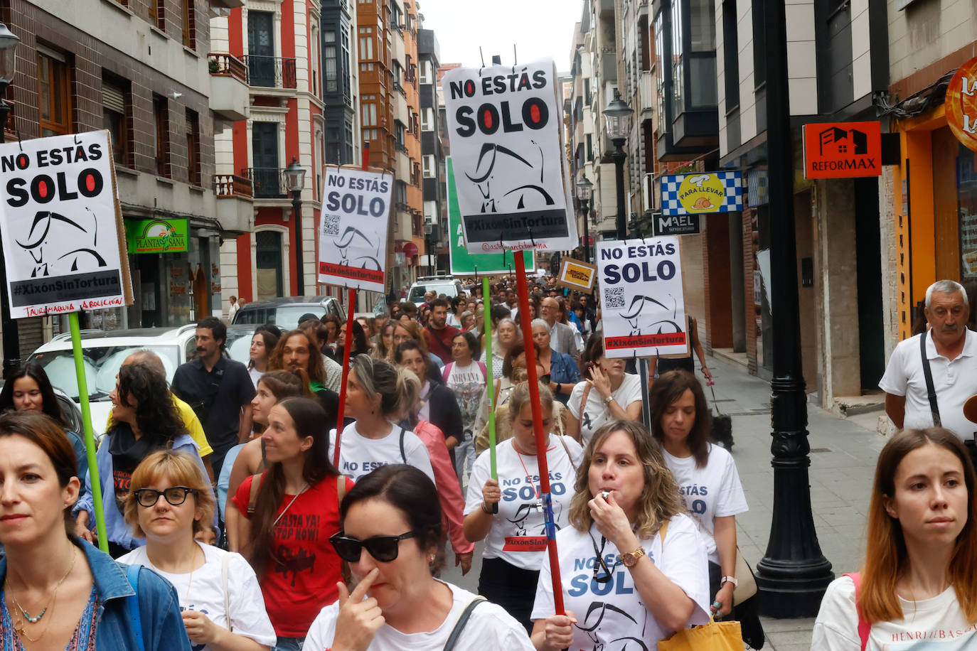 Así ha sido la protesta antitaurina por la Feria de Begoña