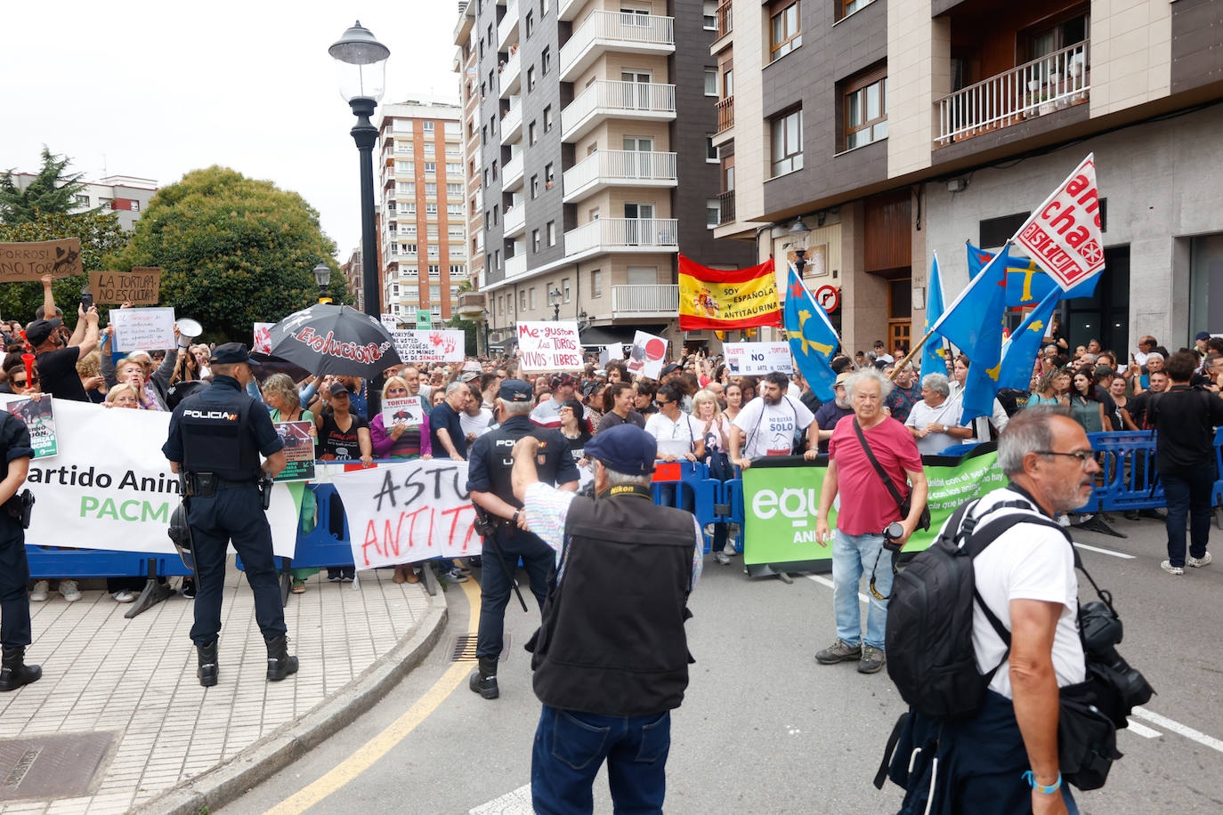 Así ha sido la protesta antitaurina por la Feria de Begoña