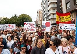 Así ha sido la protesta antitaurina por la Feria de Begoña