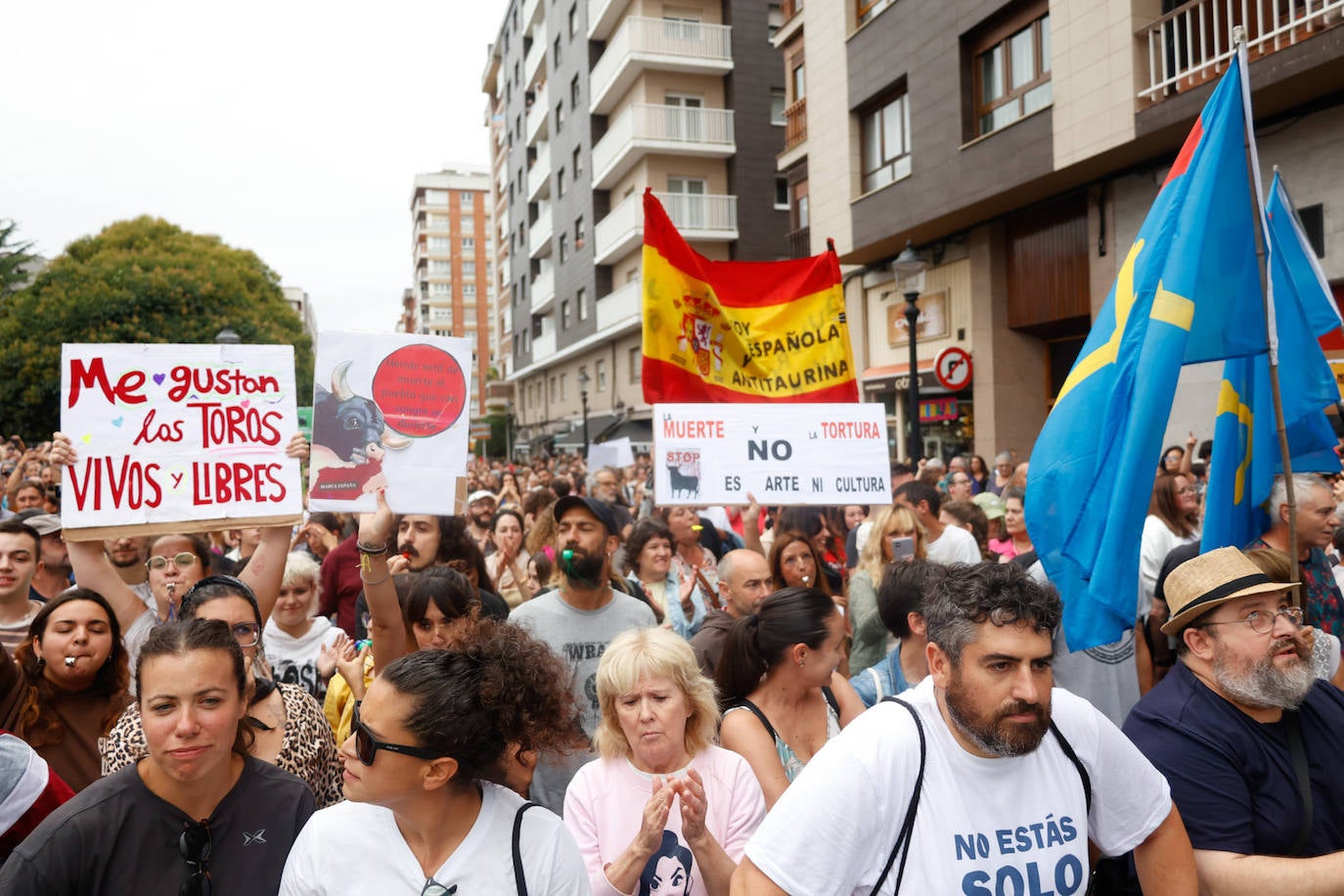 Así ha sido la protesta antitaurina por la Feria de Begoña