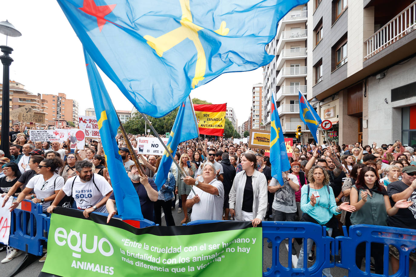 Así ha sido la protesta antitaurina por la Feria de Begoña