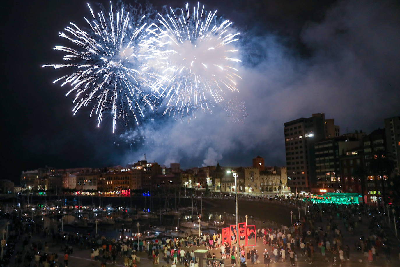 Los impresionantes Fuegos de Gijón