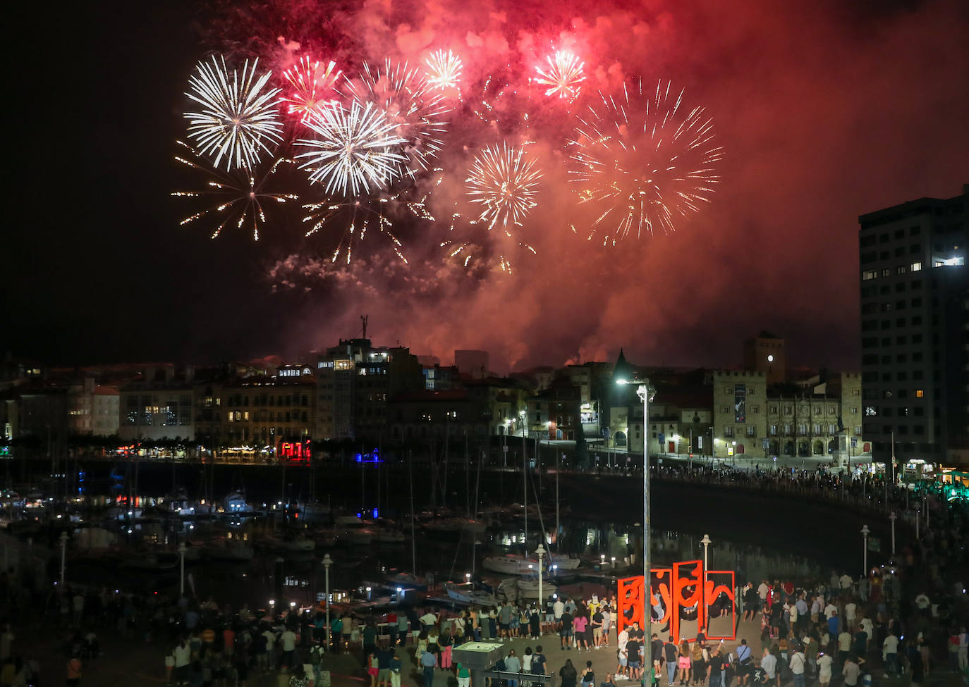 Los impresionantes Fuegos de Gijón