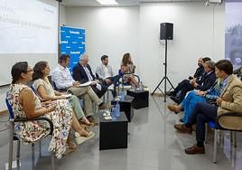 Mesa redonda organizada por el SabadellHerrero para abordar el emprendimiento en Asturias.