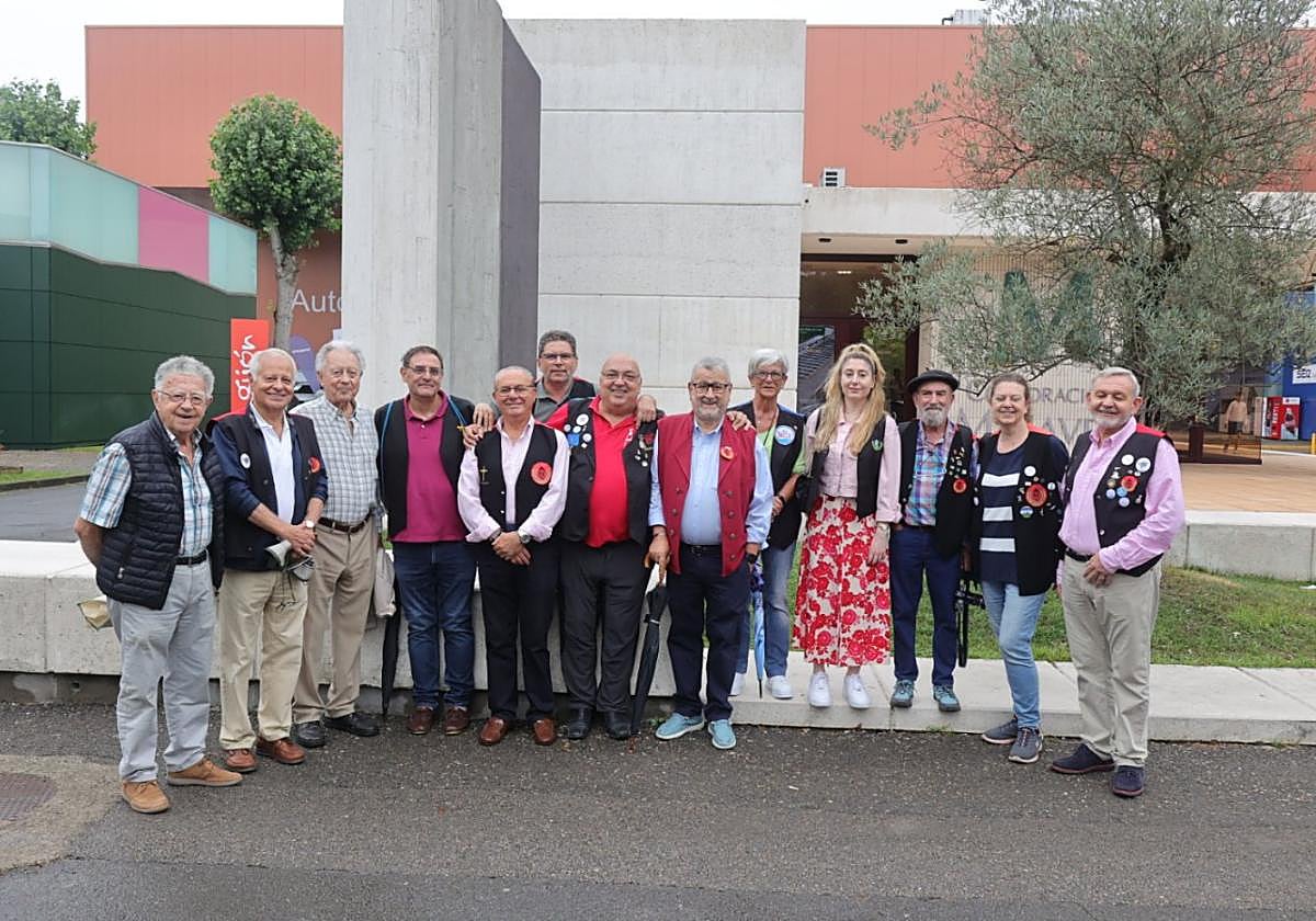 La Asociación de Amigos Dionisio de la Huerta, ayer, en la Feria.