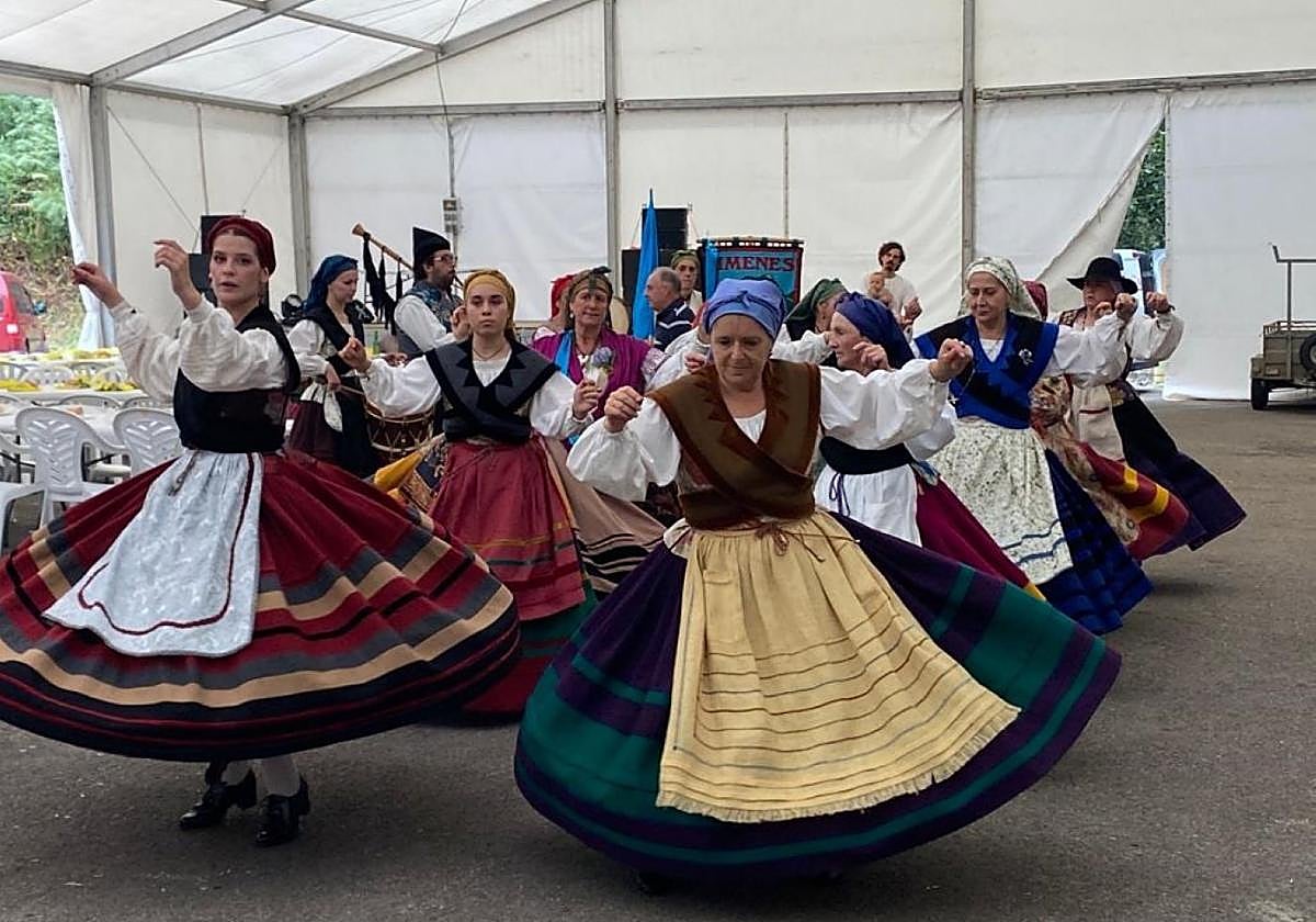 Cabranes, con Nuestra Señora del Fresneu