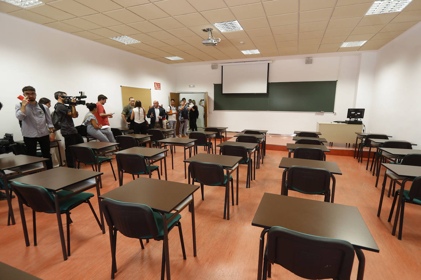 El interior de la academia militar donde estudiará Leonor