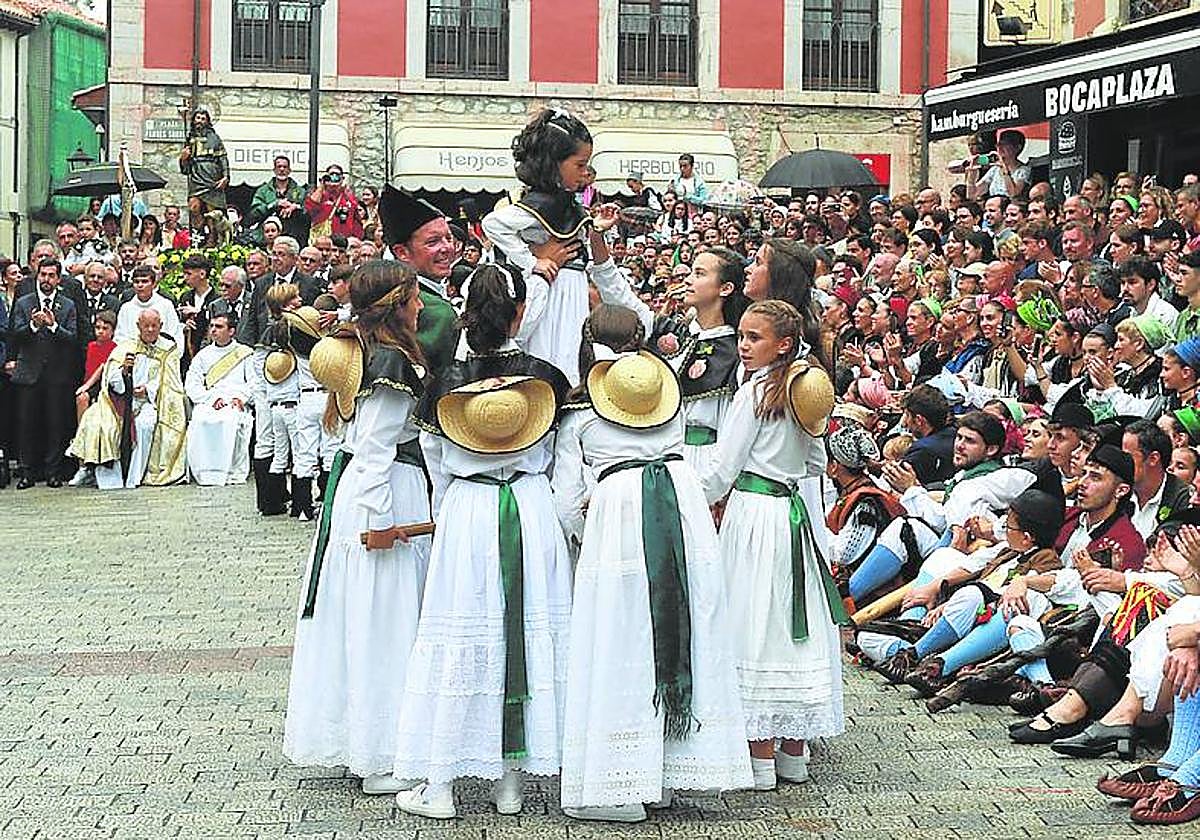 Emoción en Llanes por San Roque