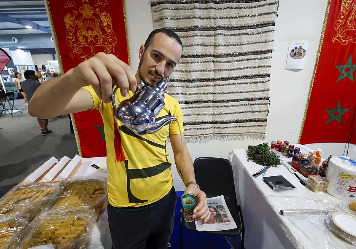 Puesto de té y muchas cosas más procedentes de Marrakech.