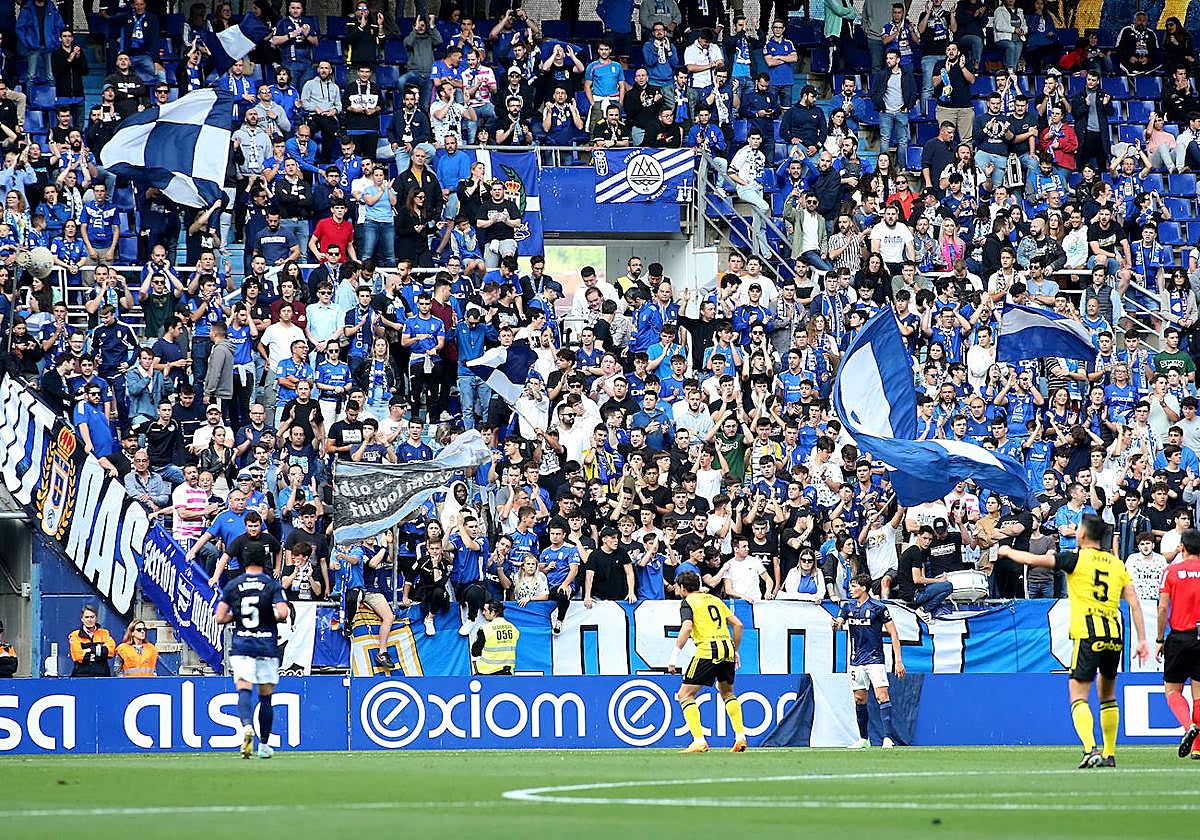 Gradas del Tartiere repletas en el Oviedo - Zaragoza de mayo.