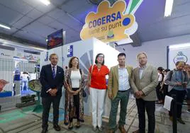 Pedro López Ferrer, Paz Orviz, Nieves Roqueñí, Pablo Álvarez y Álvaro Alonso, en el estand de Cogersa.