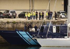 Santander. El aviso de la policía británica puso a la Guardia Civil a estrechar el cerco sobre un velero, el 'Night Falls', a 30 millas de la costa. Ocultaba dos toneladas de droga y se investiga si su intención era descargarlas en Asturias.