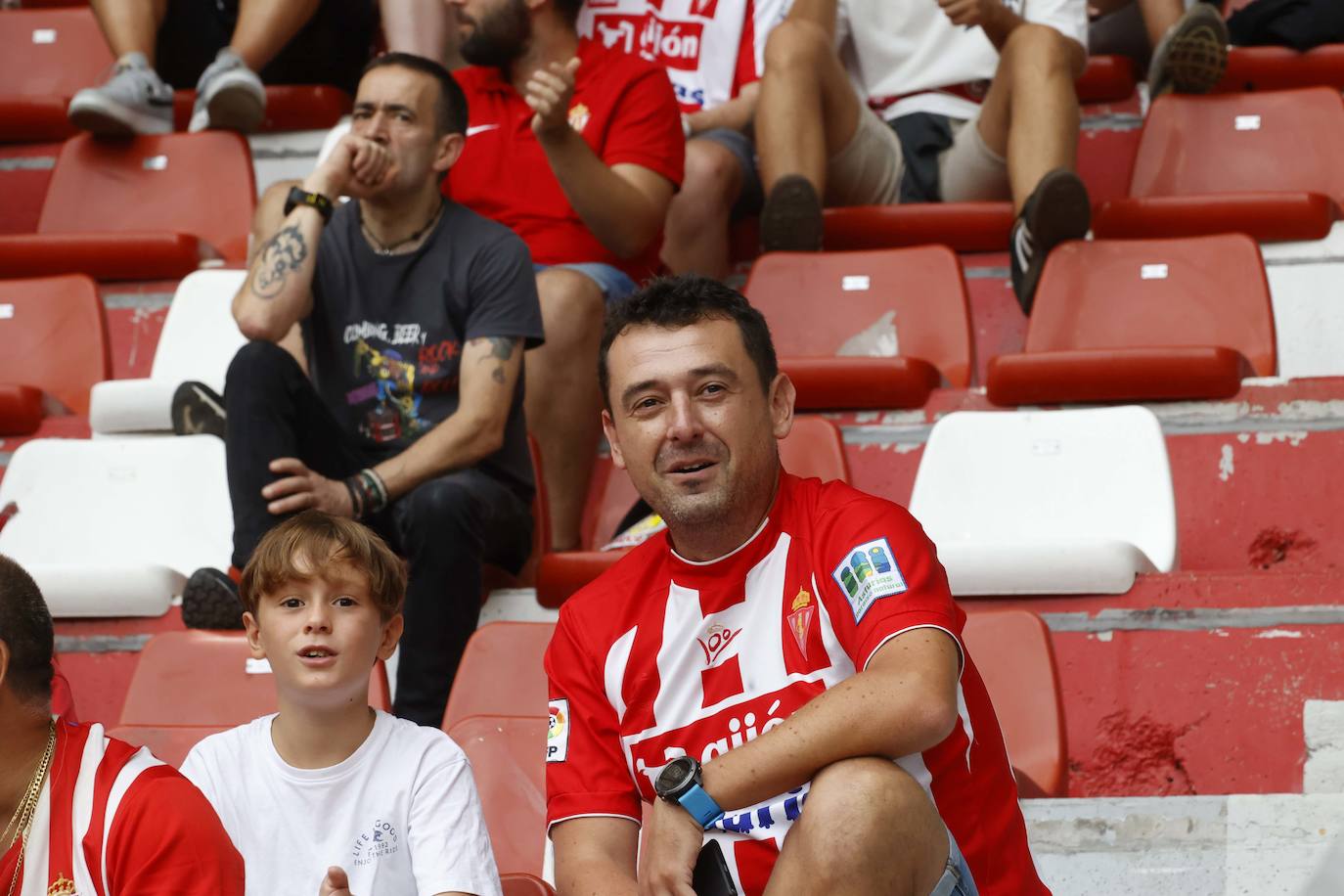 ¿Estuviste en el Sporting - Mirandés? ¡Búscate en las fotos!