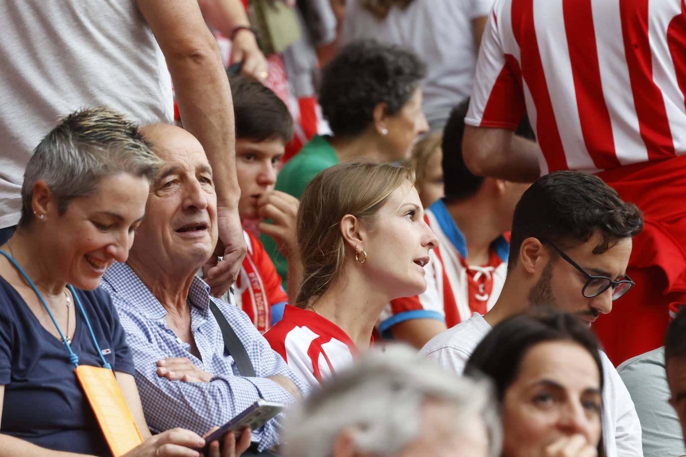 ¿Estuviste en el Sporting - Mirandés? ¡Búscate en las fotos!