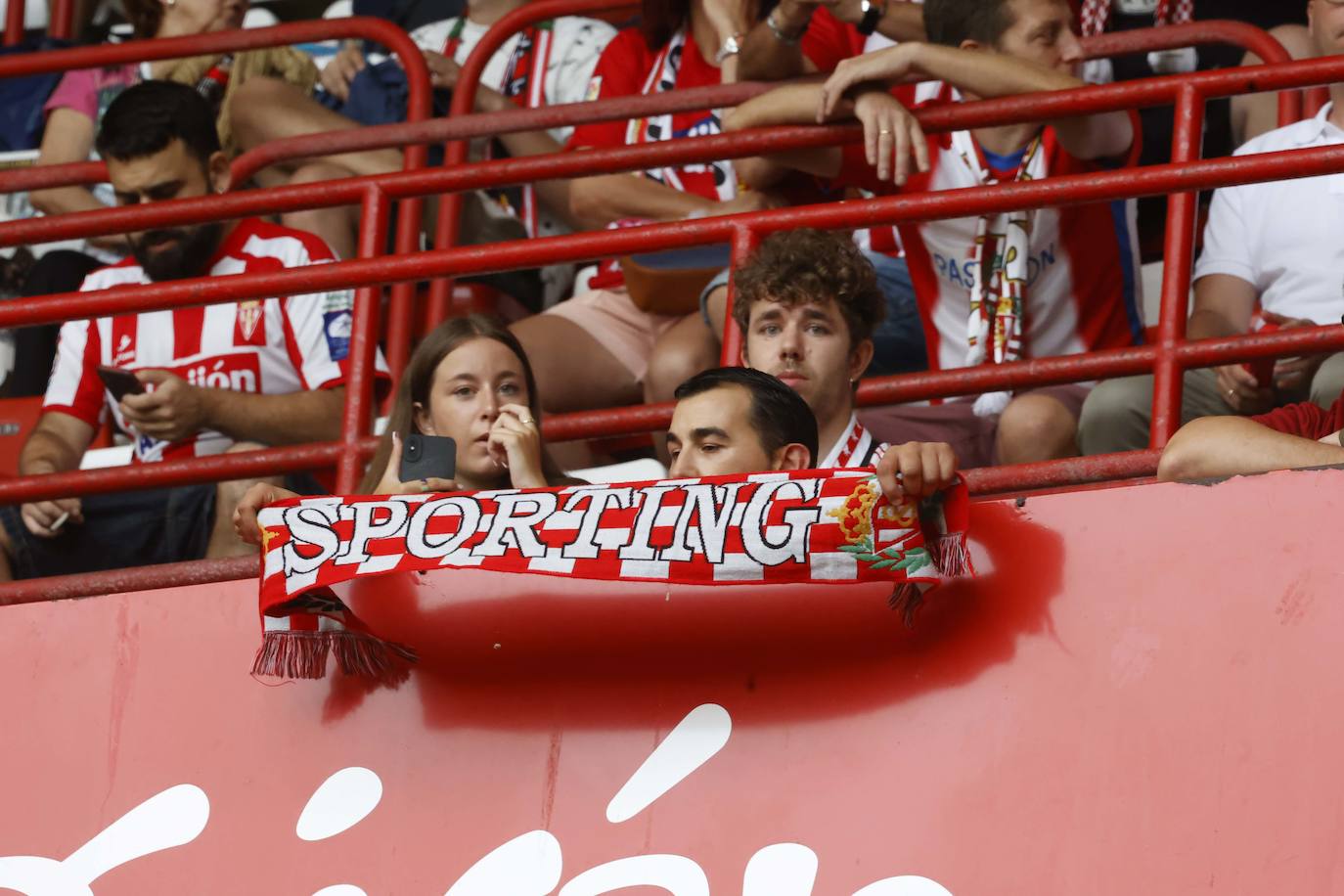 ¿Estuviste en el Sporting - Mirandés? ¡Búscate en las fotos!