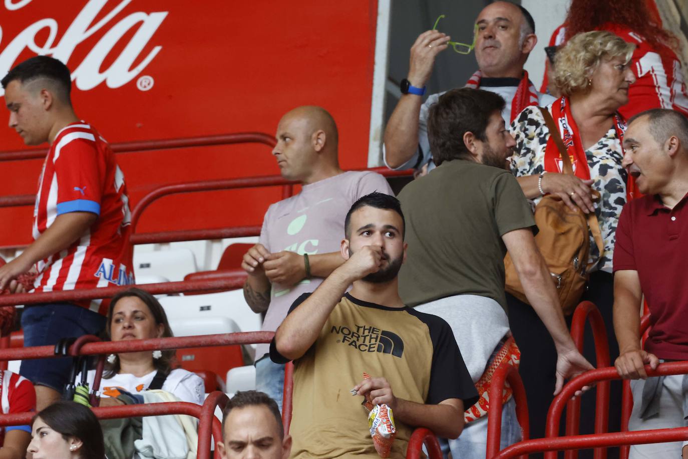 ¿Estuviste en el Sporting - Mirandés? ¡Búscate en las fotos!