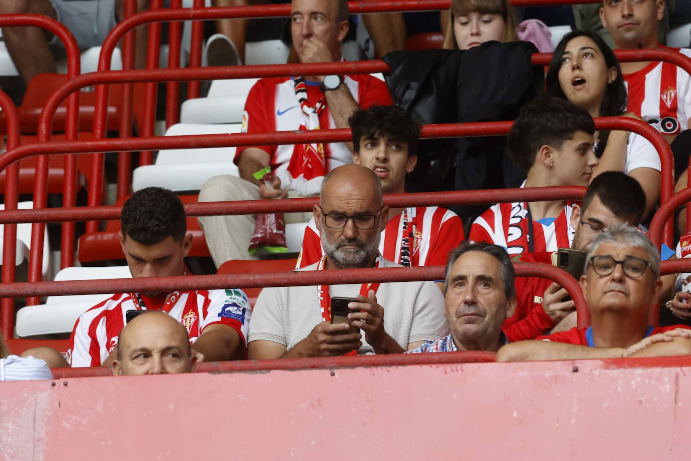 ¿Estuviste en el Sporting - Mirandés? ¡Búscate en las fotos!