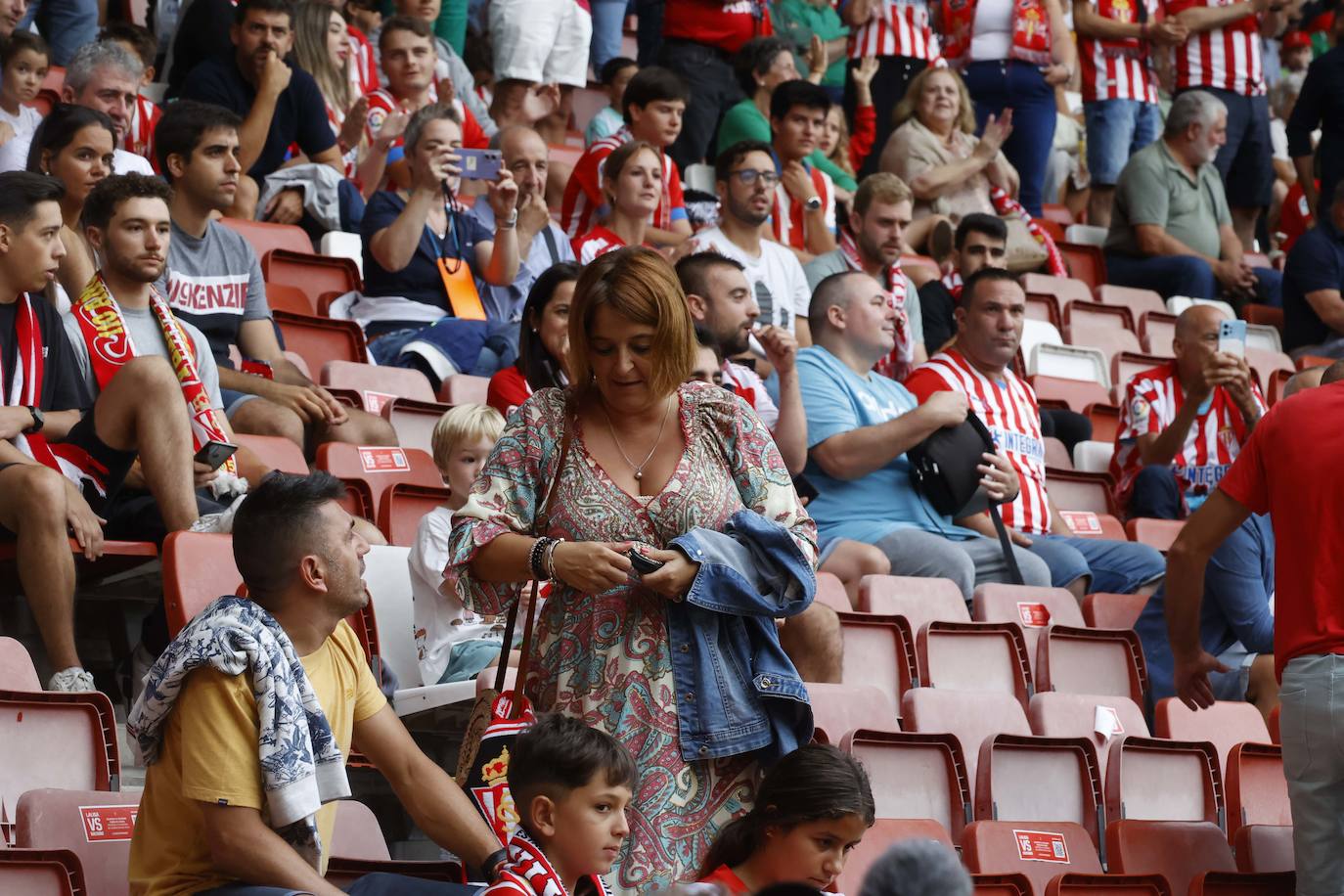 ¿Estuviste en el Sporting - Mirandés? ¡Búscate en las fotos!