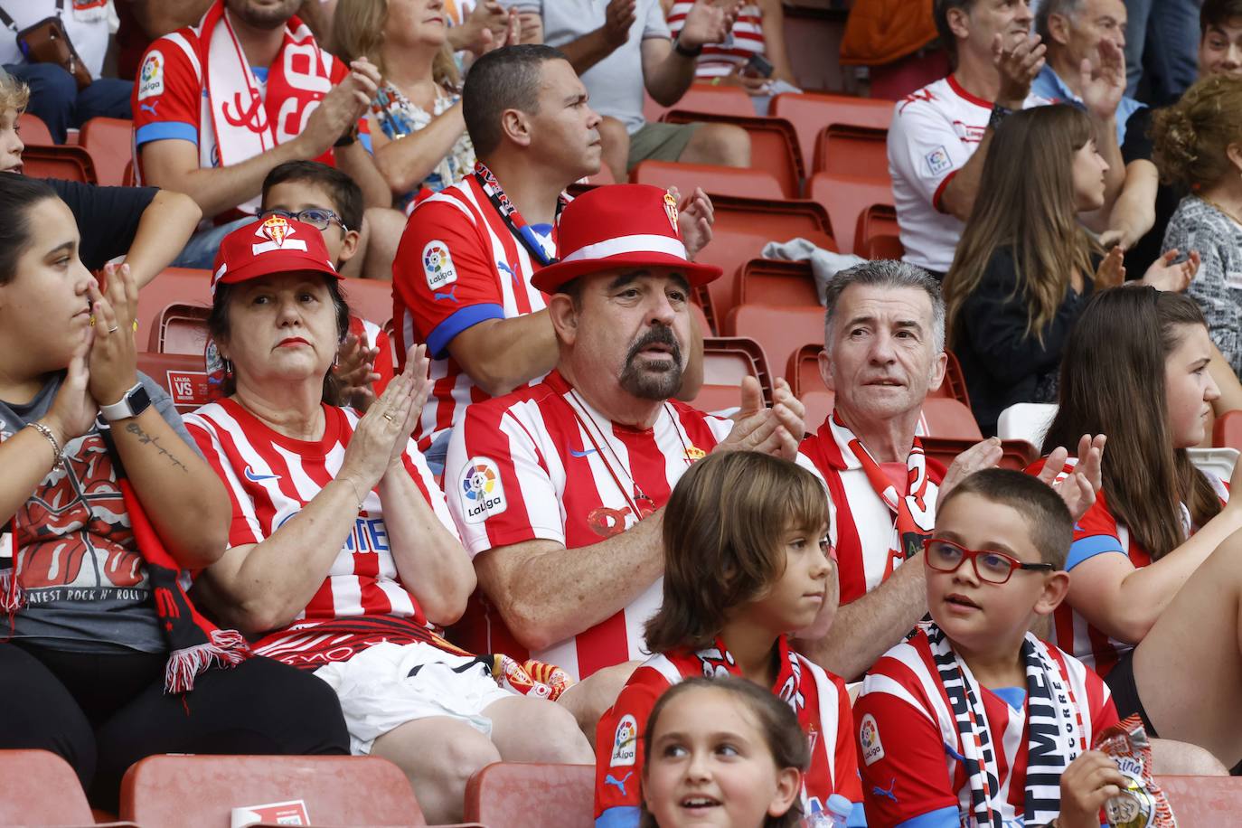 ¿Estuviste en el Sporting - Mirandés? ¡Búscate en las fotos!