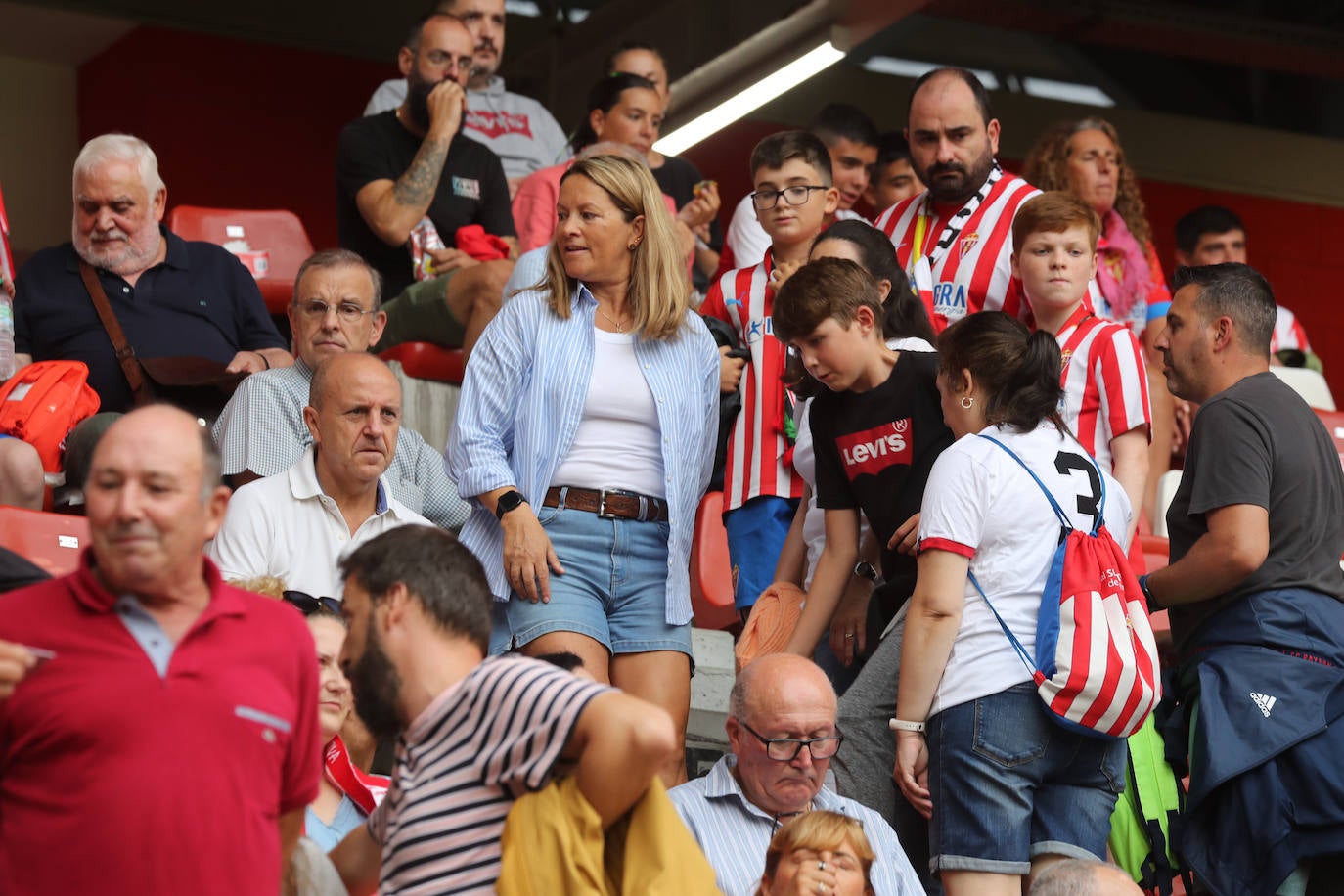 ¿Estuviste en el Sporting - Mirandés? ¡Búscate en las fotos!