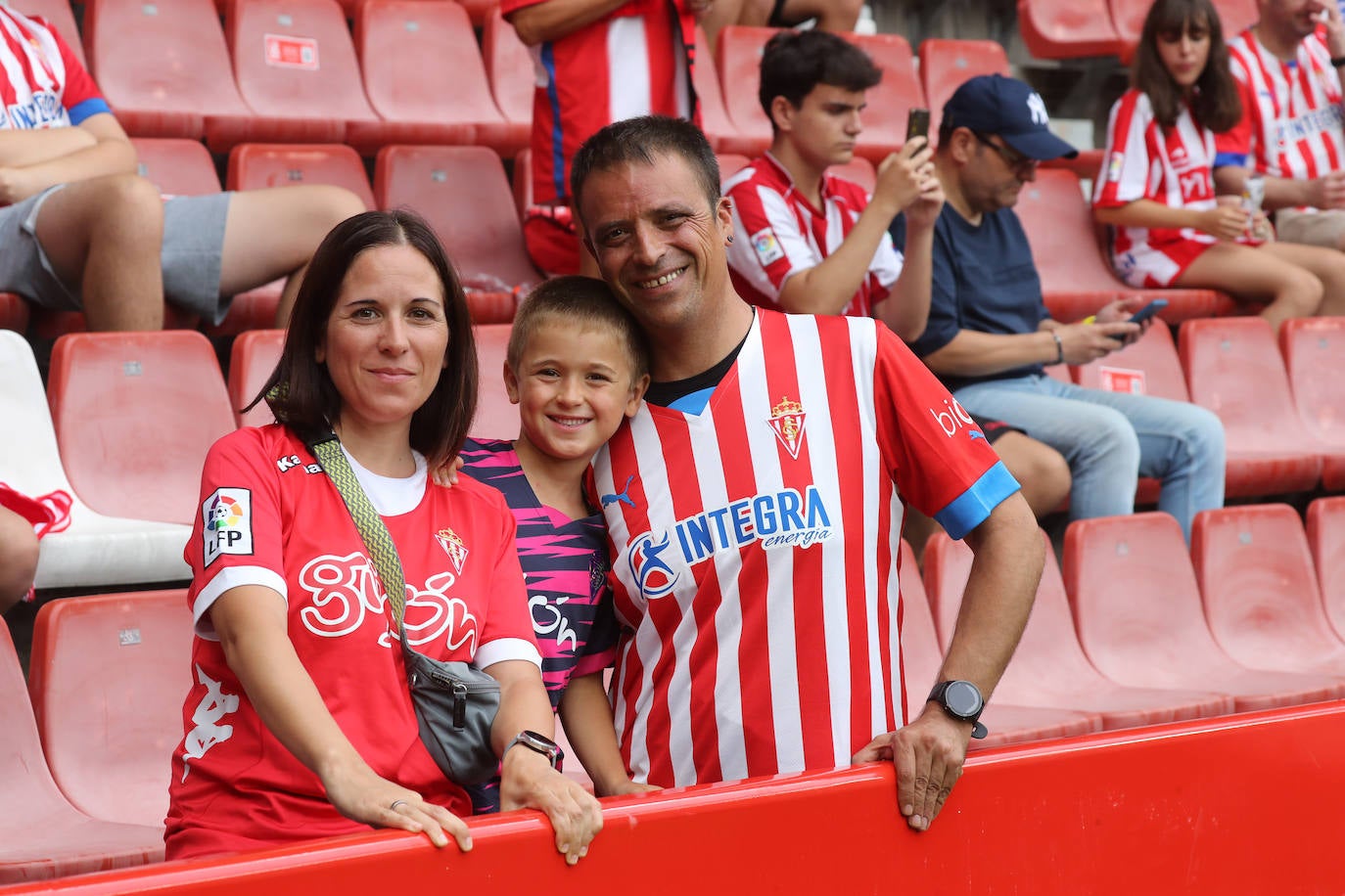 ¿Estuviste en el Sporting - Mirandés? ¡Búscate en las fotos!