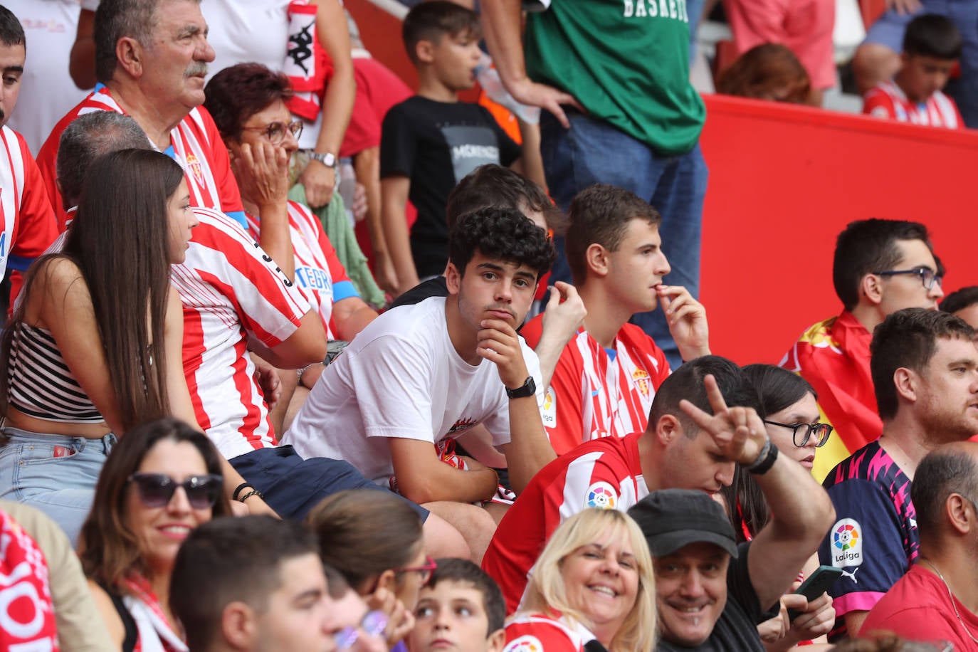 ¿Estuviste en el Sporting - Mirandés? ¡Búscate en las fotos!