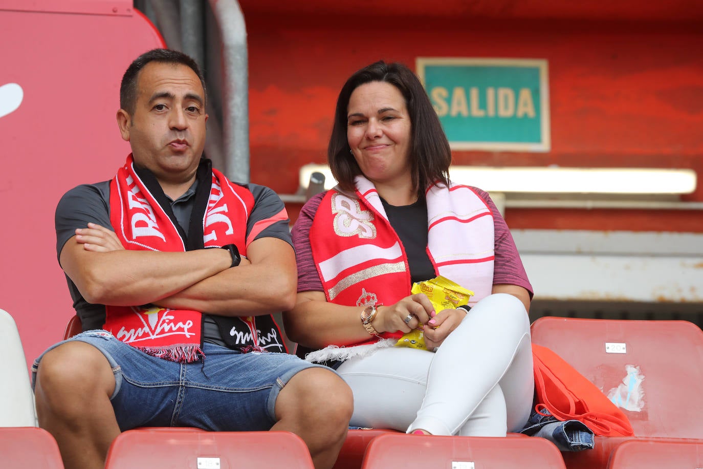 ¿Estuviste en el Sporting - Mirandés? ¡Búscate en las fotos!