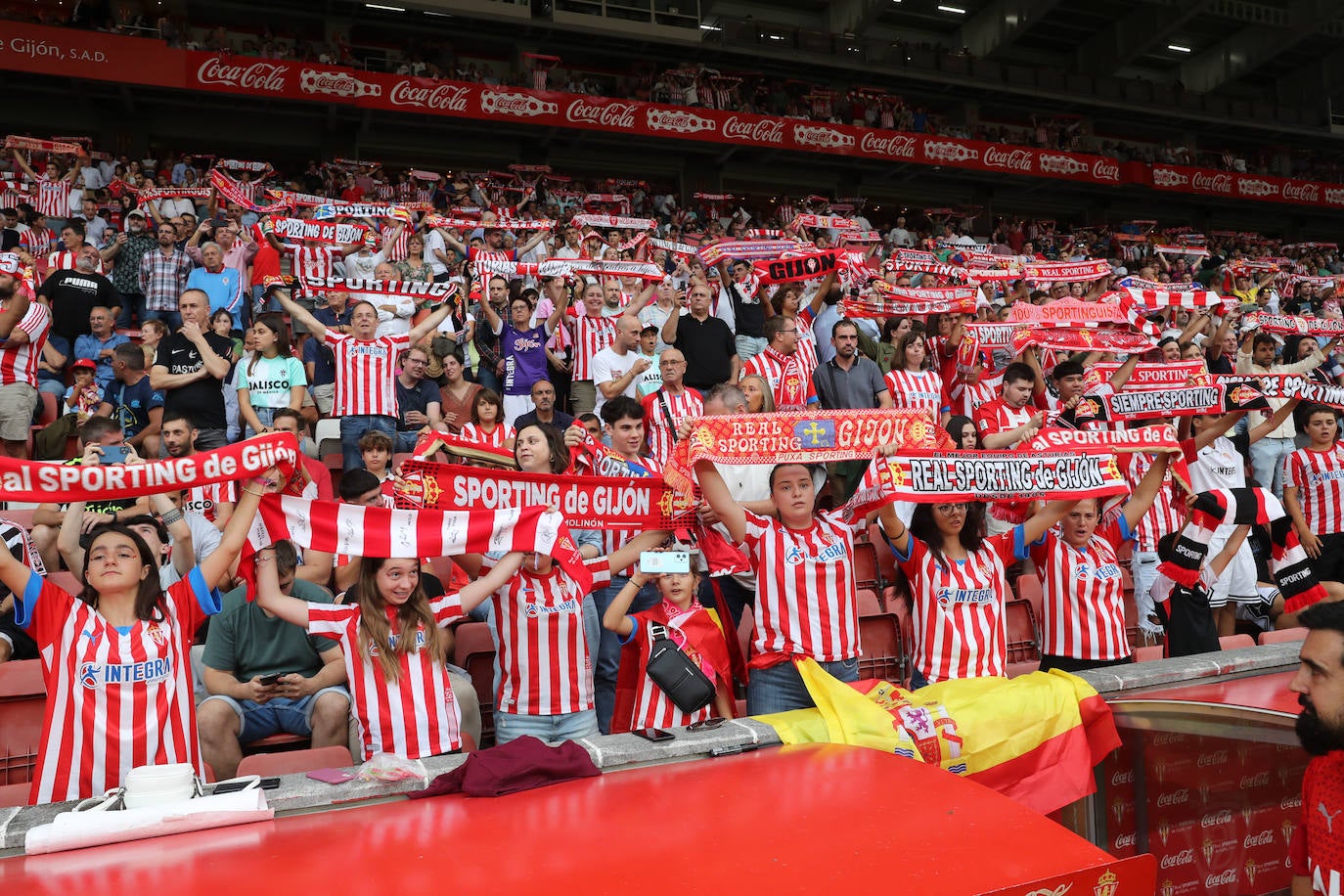 ¿Estuviste en el Sporting - Mirandés? ¡Búscate en las fotos!