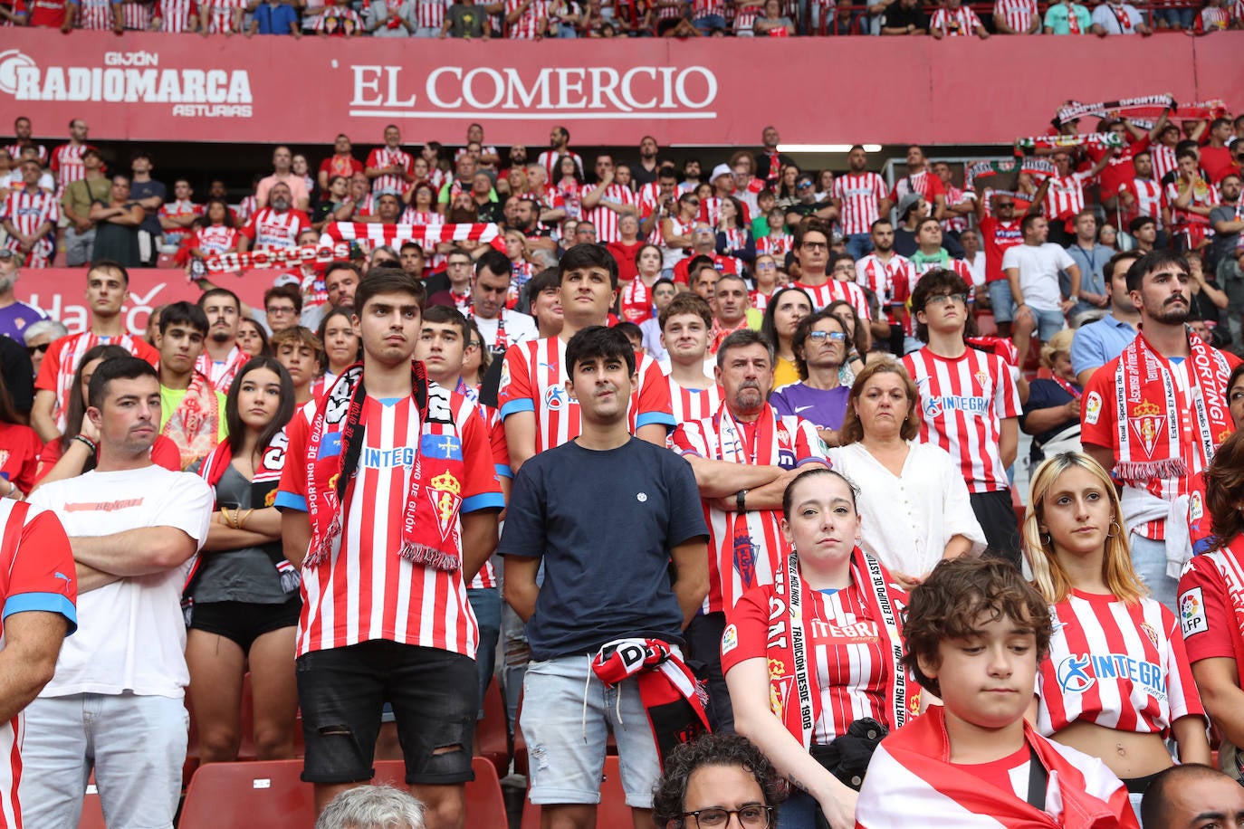 ¿Estuviste en el Sporting - Mirandés? ¡Búscate en las fotos!