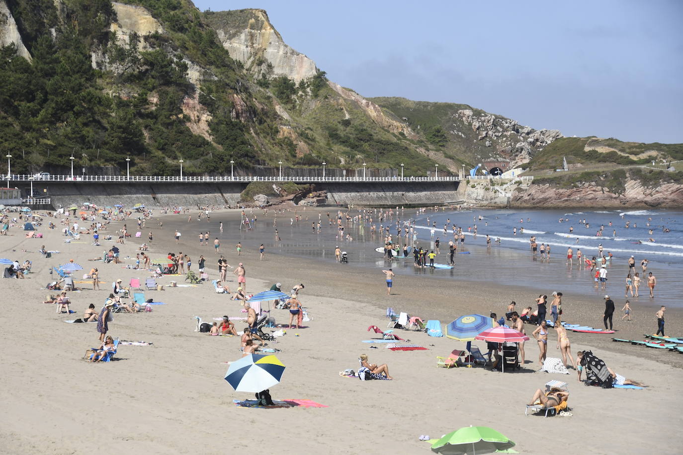 Asturias busca agua y sombra para refrescarse