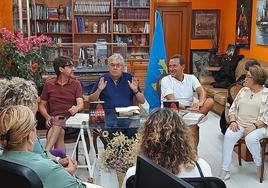 Carlos Gil, Rafael Lobeto Lobo e Iván de Santiago, en la presentación del libro en la Fundación Philippe Cousteau.