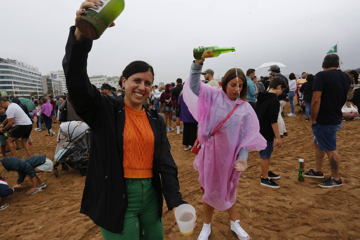 ¿Estuviste en el récord mundial de escanciado de Gijón? ¡Búscate! (2)