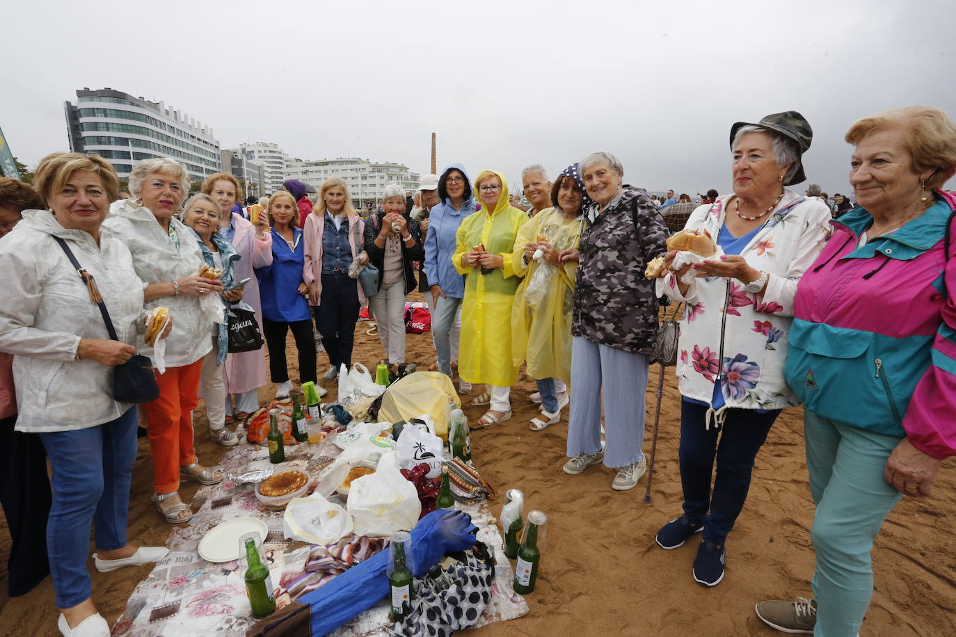 ¿Estuviste en el récord mundial de escanciado de Gijón? ¡Búscate! (2)