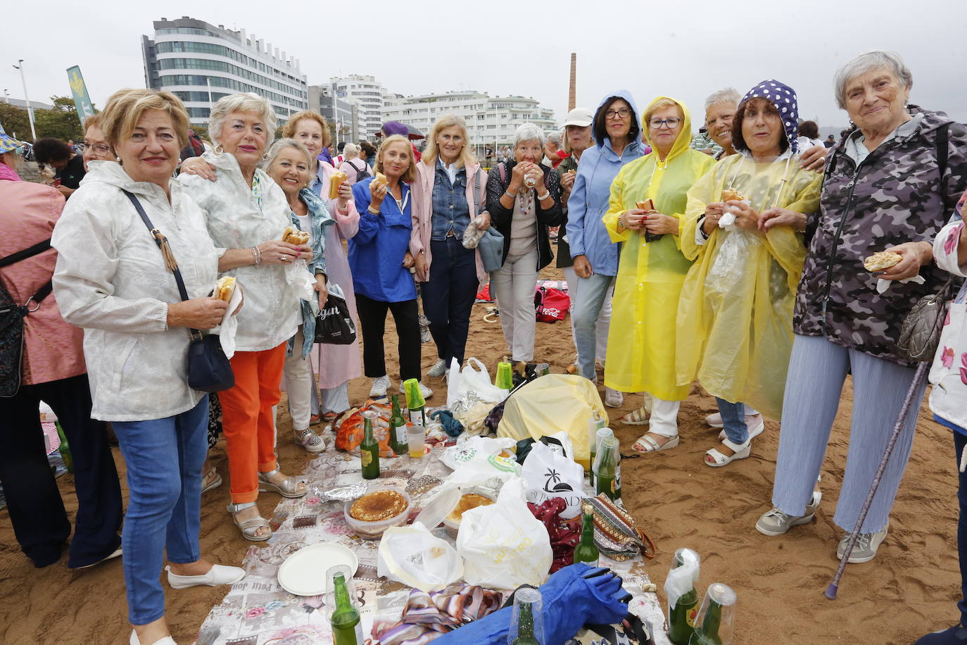 ¿Estuviste en el récord mundial de escanciado de Gijón? ¡Búscate! (2)