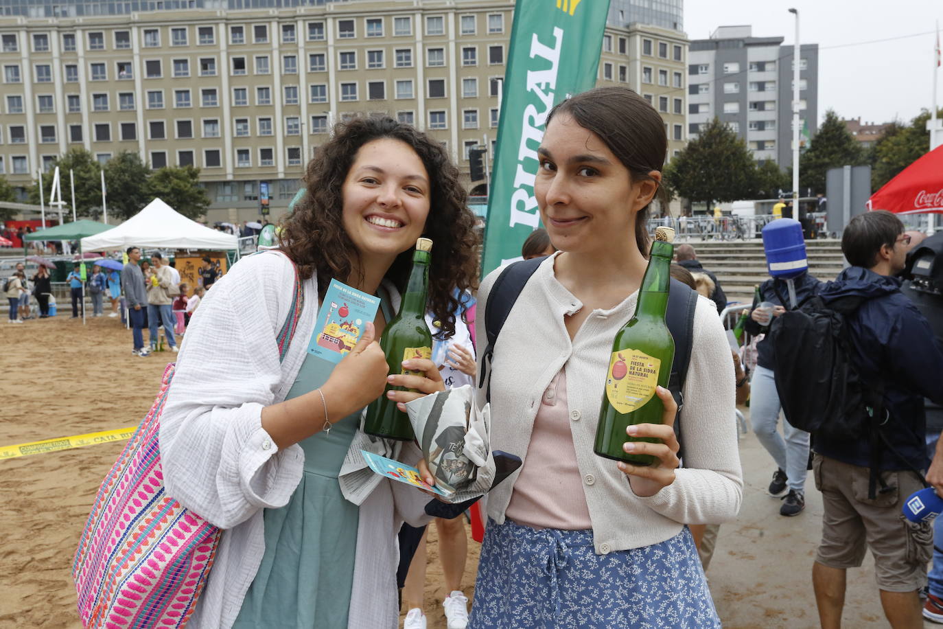 ¿Estuviste en el récord mundial de escanciado de Gijón? ¡Búscate! (2)