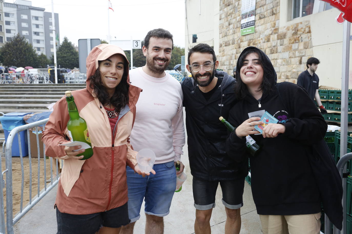 ¿Estuviste en el récord mundial de escanciado de Gijón? ¡Búscate! (2)