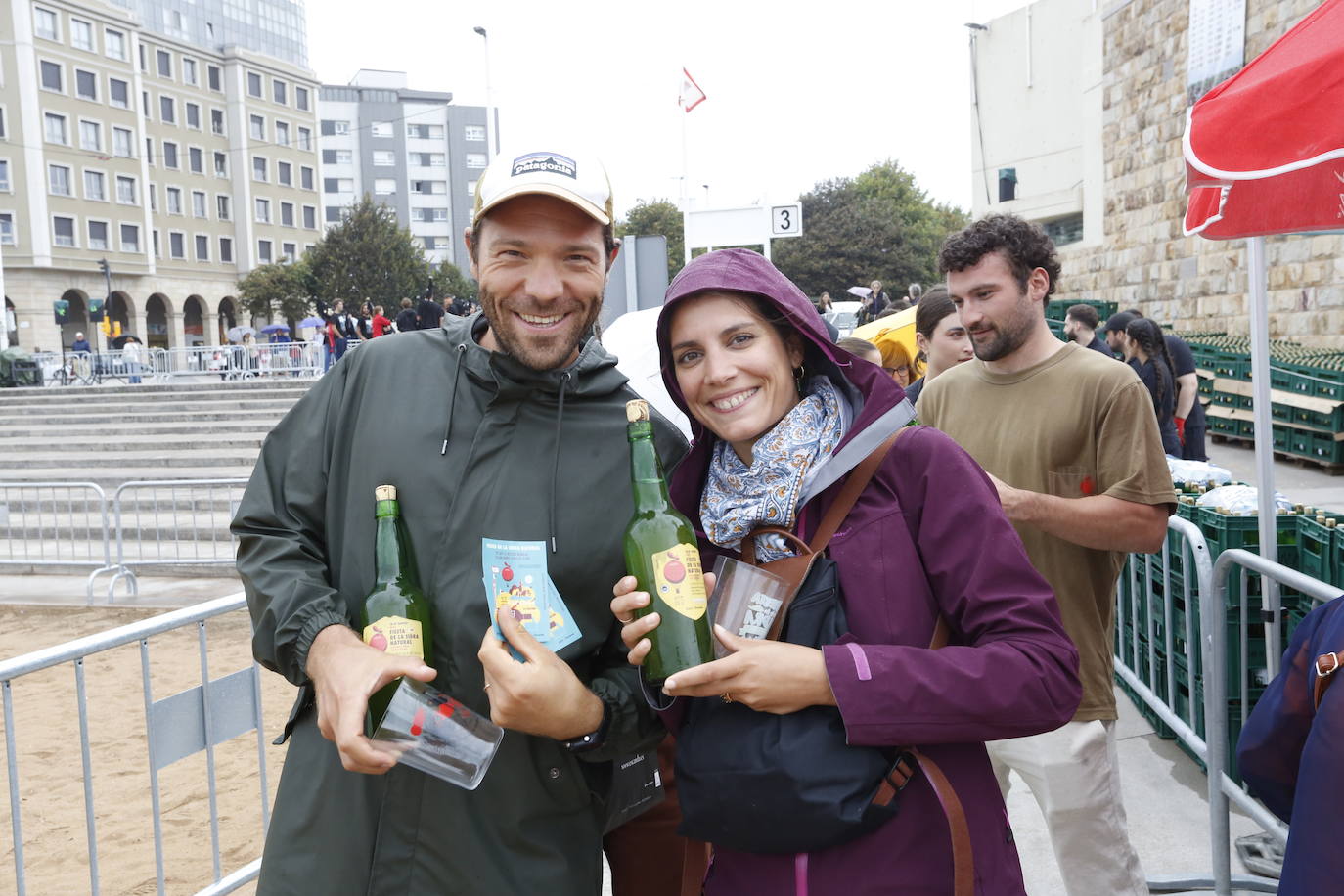 ¿Estuviste en el récord mundial de escanciado de Gijón? ¡Búscate! (1)