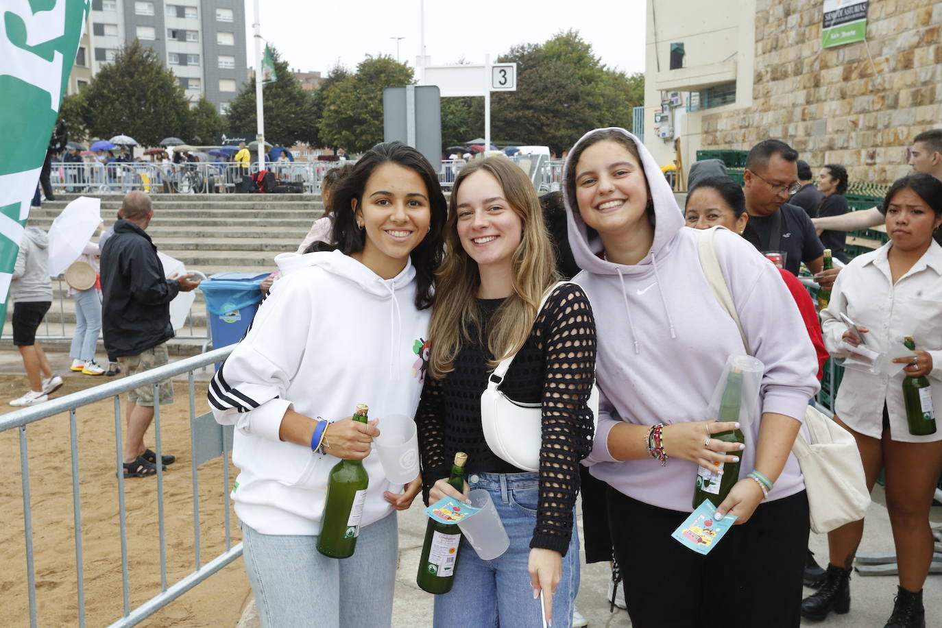 ¿Estuviste en el récord mundial de escanciado de Gijón? ¡Búscate! (1)