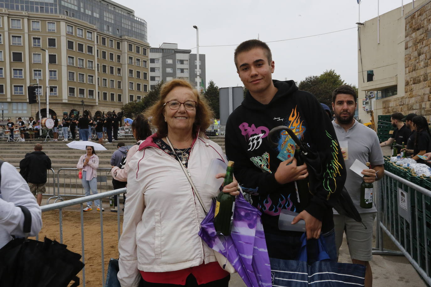 ¿Estuviste en el récord mundial de escanciado de Gijón? ¡Búscate! (1)